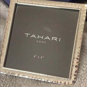 TAHARI 4x4 Frames